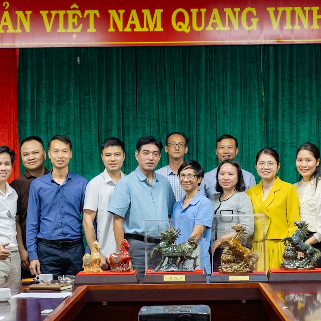 Gốm Tre Việt bàn giao tác phẩm độc bản: “THIỀM ĐỨC TUỆ ĐĂNG” tại bảo tàng Hà Nội